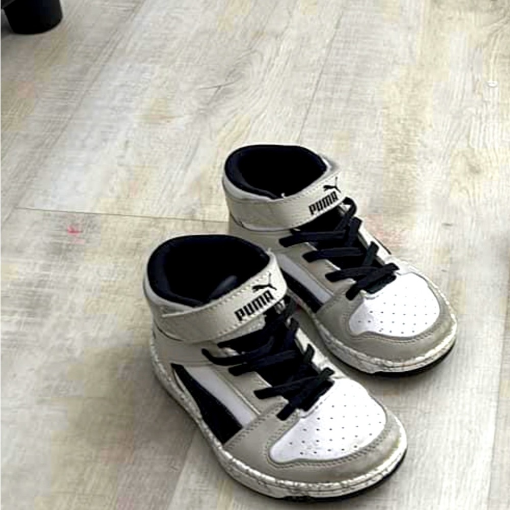 Little boys SIZE 10.5 PUMA high top shoes.